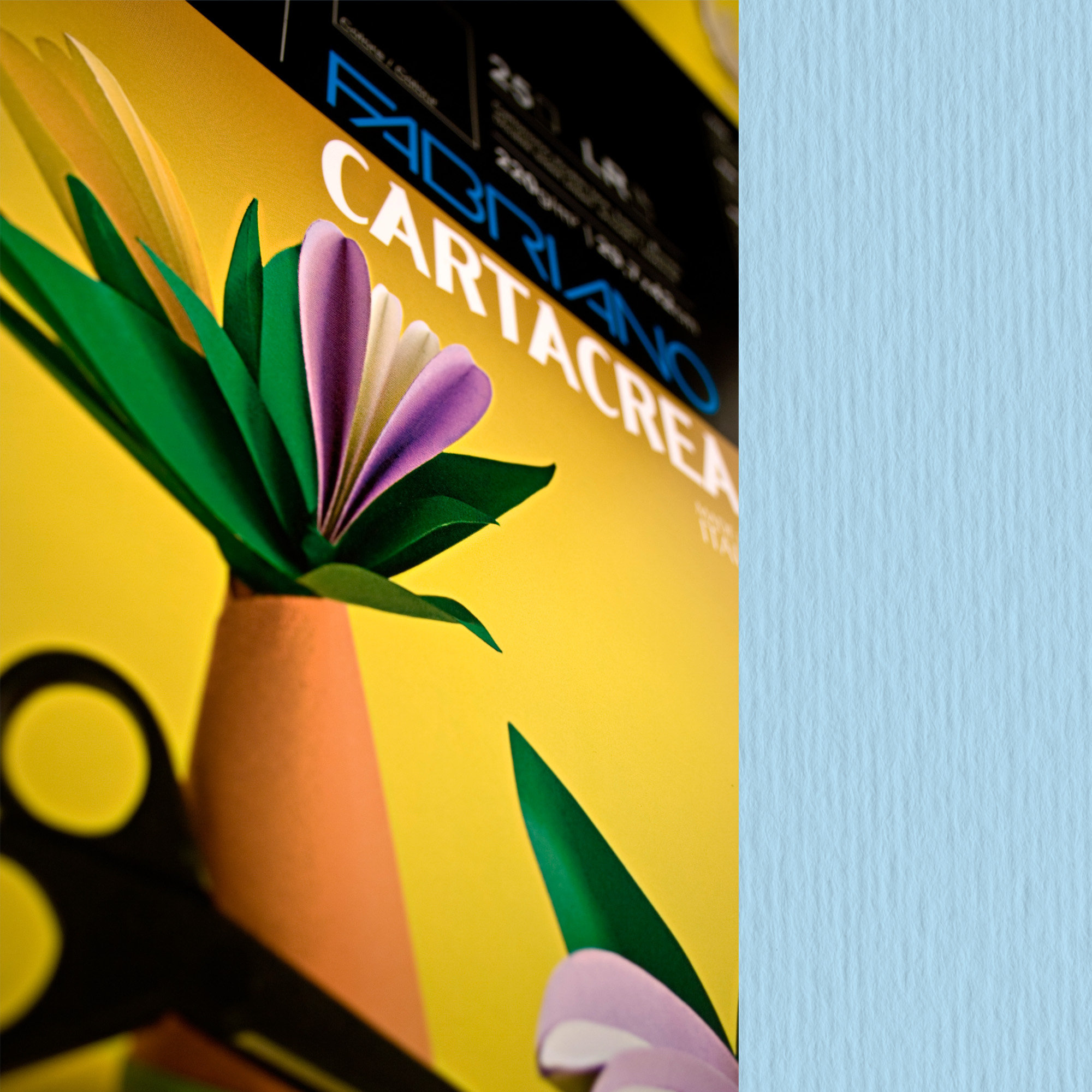 Cartoncino CartaCrea - 35 x 50 cm - 220 gr - celeste 118 - Fabriano -  blister 10 fogli